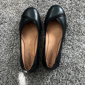 Vionic Carol flats